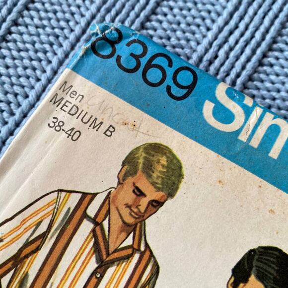 Simplicity 8369 Mens pajamas robe pattern - Picture 2 of 5